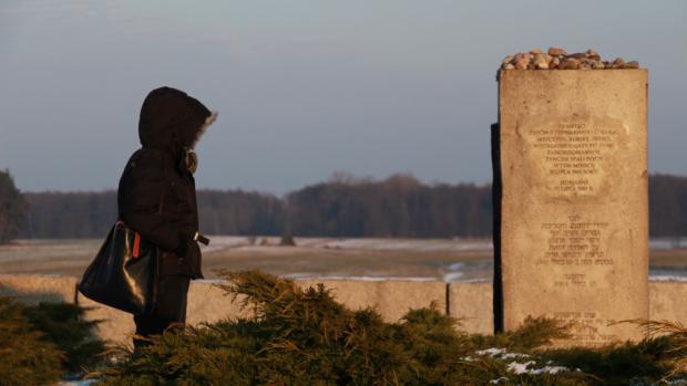 Pomník zavražděným Židům v polském Jedwabném