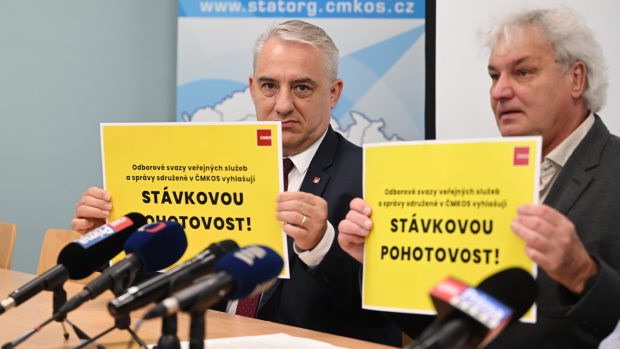 Odborové svazy veřejného sektoru vyhlásily stávkovou pohotovost kvůli tomu, že s vládou zatím nemají dohodu na zvýšení platů pro letošek a příští rok