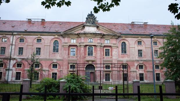 V pražské Invalidovně měly podle původních plánů žít až čtyři tisíce vojáků.