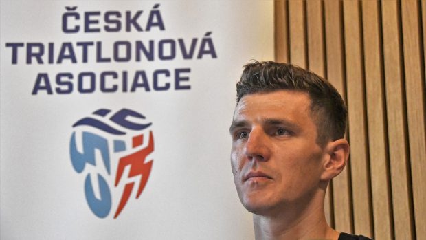 Jaroslav Kulhavý na tiskové konferenci