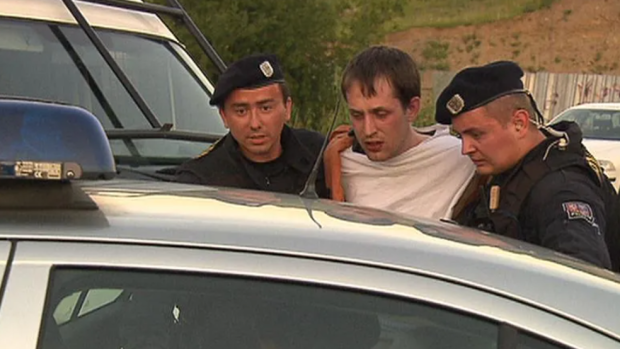 Jindřich Pirner při zadržení po střelbě v Modřanech v červnu 2011