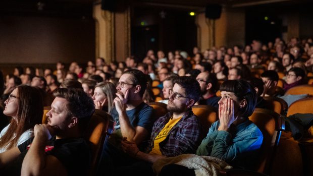 Diváci během festivalu Jeden svět