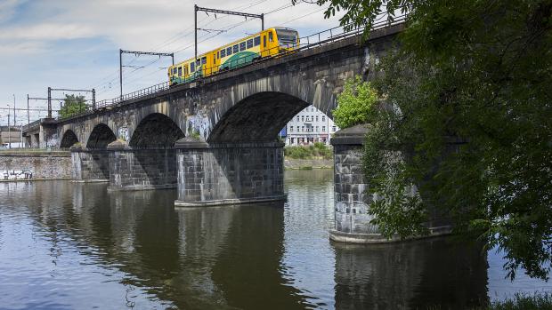 Viadukt nad levým ramenem Vltavy