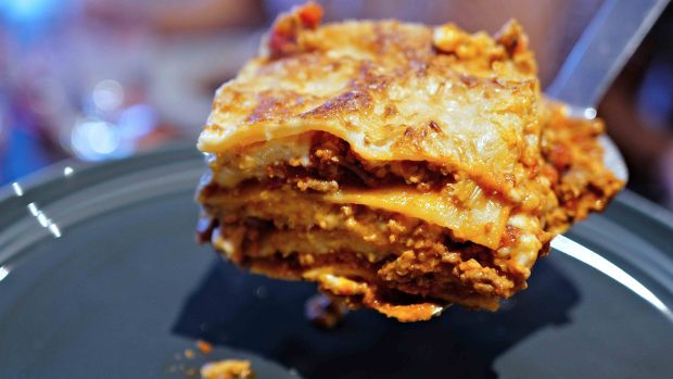 Lasagne jsou skvělým pokrmem a jejich chuť je především spojením výborného ragú, bešamelu a parmazánu