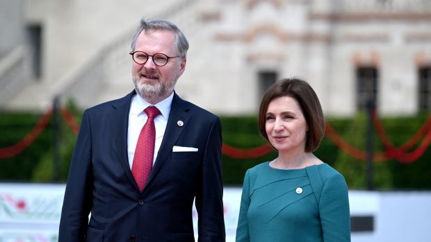 Premiér Petr Fiala (ODS) a moldavská prezidentka Maia Sanduová na letošním summitu Evropského politického společenství