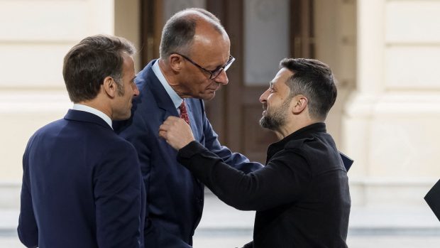 Jako předák opozice se Friedrich Merz několikrát vyslovil pro to, aby Německo poskytlo Ukrajině rakety Taurus, kterými by Kyjev mohl likvidovat i vzdálené ruské cíle.