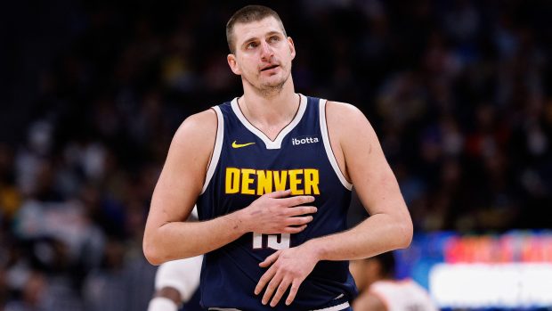 Srbský basketbalista Nikola Jokič z Denveru proti San Antoniu zapsal 39 bodů, k nim přidal 11 doskoků a 9 asistencí