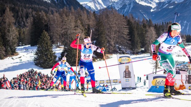 Jessica Jislová ve stíhacím závodě na mistrovství světa v biatlonu v Lenzerheide