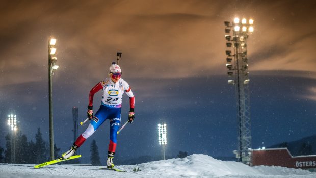 Česká biatlonistka Markéta Davidová na trati ve švédském Östersundu