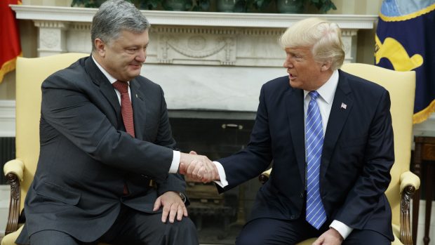 Prezidenti Petro Porošenko a Donald Trump na schůzce v Bílém domě