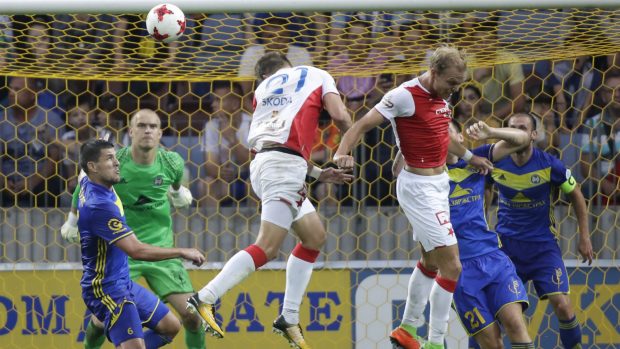 Útočník Slavie Milan Škoda a jeho gólová hlavička