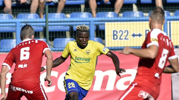 Hráč Zlína Ubong Moses Ekpai v zápase proti Zbrojovce Brno