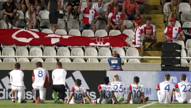 Fotbalisté Slavie po prohře s Apoelem Nikósie