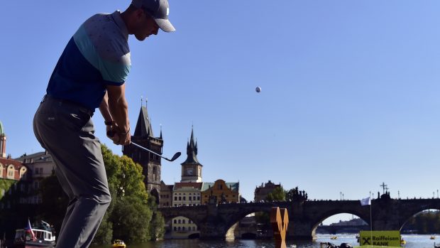 Martin Kaymer při exhibici na Vltavě