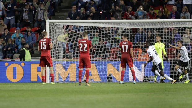 Čeští fotbalisté při zápase proti Německu