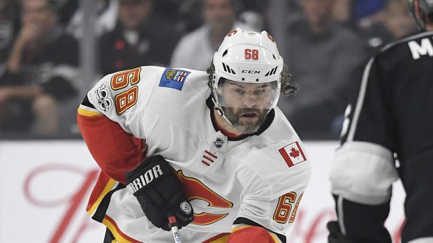 Jaromír Jágr při svém prvním zápase v dresu Calgary Flames proti Los Angeles Kings