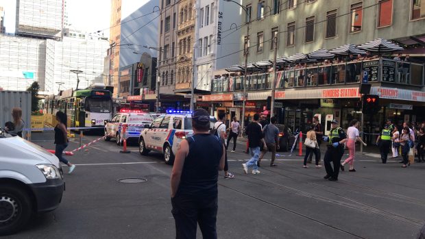 Řidič v australském Melbourne autem zranil až 19 lidí.