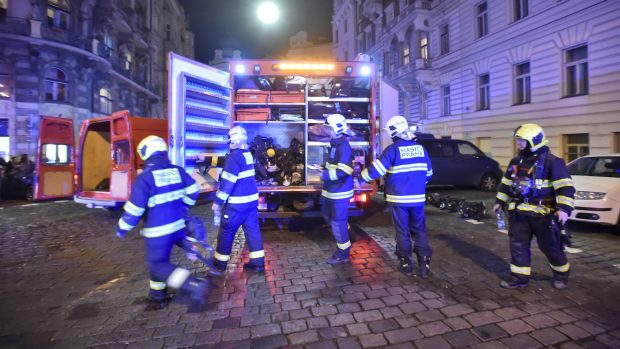 Hasiči a záchranáři zasahovali 20. ledna při požáru hotelu Eurostars David v Náplavní ulici nedaleko Masarykova nábřeží na Novém Městě v Praze.