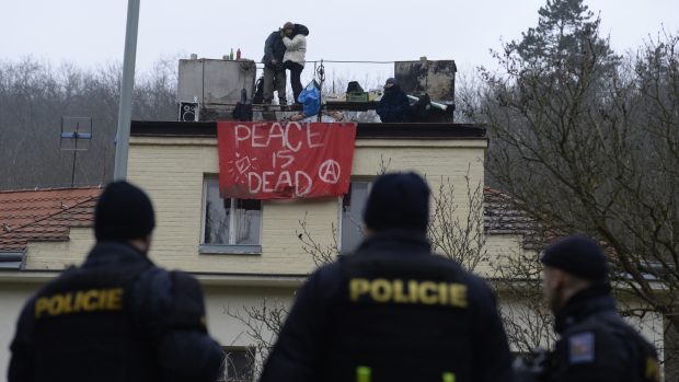 Squatteři obsadili dům v Praze, policie se rozhodla nezasahovat.