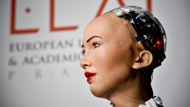 Sophia je považována ze nejvyvinutější humanoidní robotku s umělou inteligencí na světě.