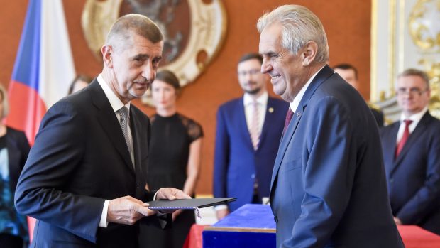 Prezident Miloš Zeman jmenuje šéfa hnutí ANO Andreje Babiše opět premiérem.