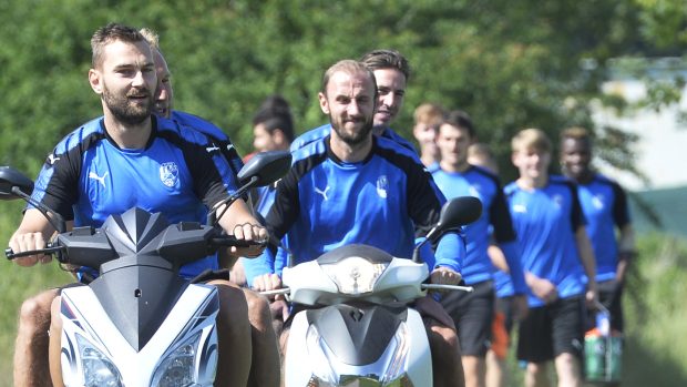 Fotbalisté Viktorie Plzeň se přesouvají do tréninkového areálu v Luční ulici, kde zahájili letní přípravu.