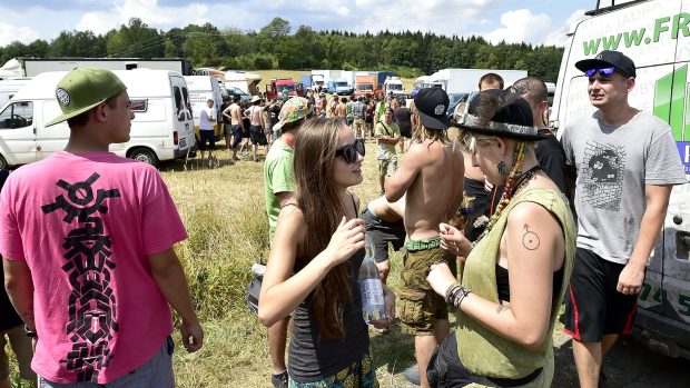 Účastníci neohlášené technoparty se z Chuderova u Ústí nad Labem přesunuli do ústecké čtvrti Všebořice