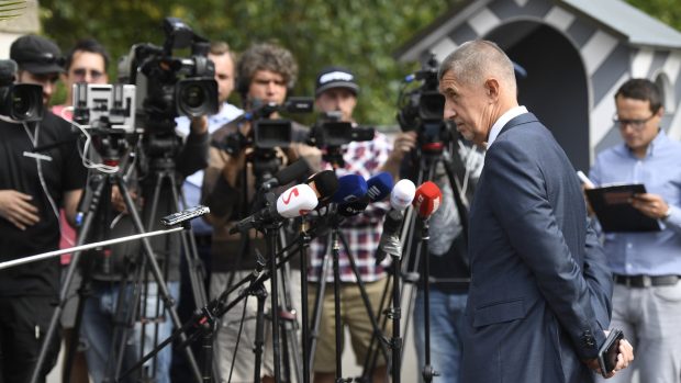 Premiér Andrej Babiš na tiskovém brífinku v Lánech po jednání s prezidentem