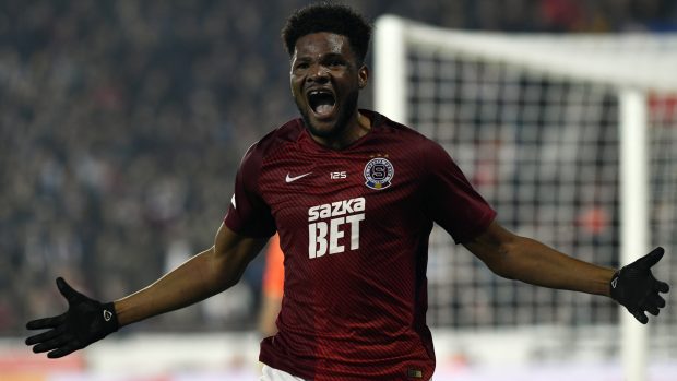 Benjamin Tetteh slaví gól v derby