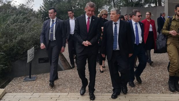 Andrej Babiš uctil památku obětí holokaustu v památníku Yad Vashem v Jeruzalémě.