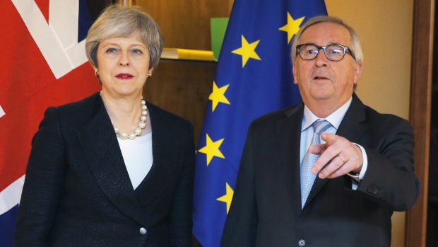 Theresa Mayová se den před druhým hlasováním o brexitu setkala s Jeanem-Claudem Junckerem.