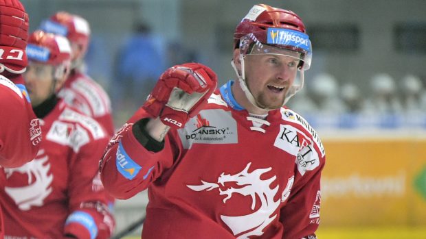 Hokejista Martin Adamský v dresu Třince