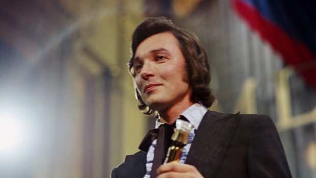 Zpěvák Karel Gott v listopadu 1971