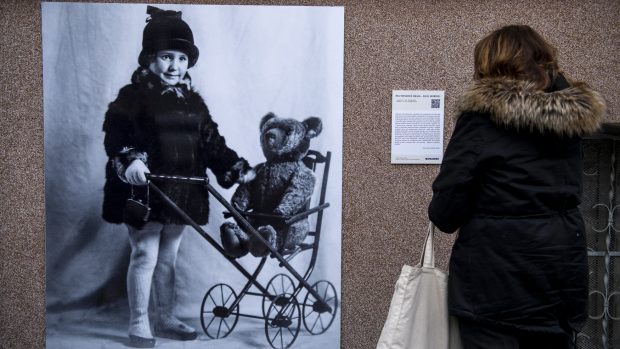 Pamětní deska vědkyně Lilli Hornigové na jejím rodném domě v Ústí nad Labem