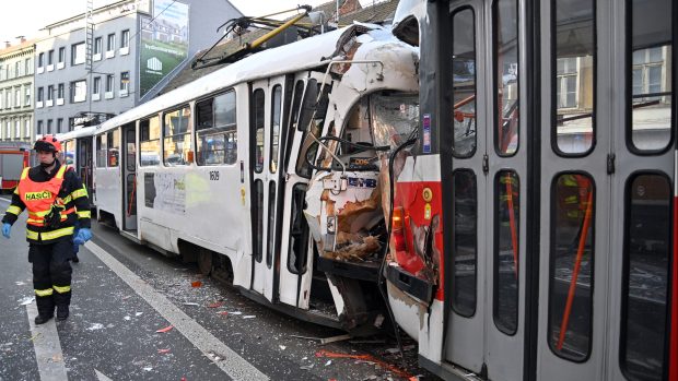 Srážka tramvají v brněnské Křížové ulici si vyžádala pět zraněných