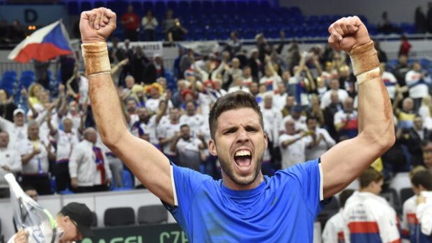 Tenista Jiří Veselý slaví postup v Davis Cupu přes Slovensko