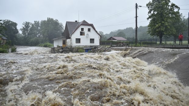 Vodák, který se v pátek topil ve Velké nad Veličkou na Hodonínsku, v noci na úterý zemřel. Řekla to mluvčí brněnské nemocnice u svaté Anny, podrobnosti neuvedla (ilustrační foto)