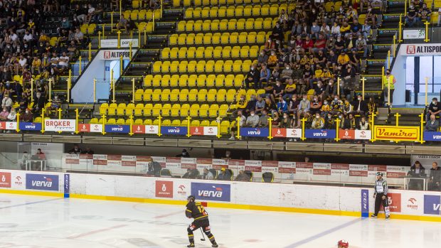 Divácká kulisa na stadionech kvůli opatřením ještě prořídne