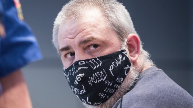 Rostislav Basler čeká 10. února 2021 na začátek jednání Krajského soudu v Olomouci. Obžalovaný je v případu loňské vraždy cyklistky v olomoucké části Chválkovice