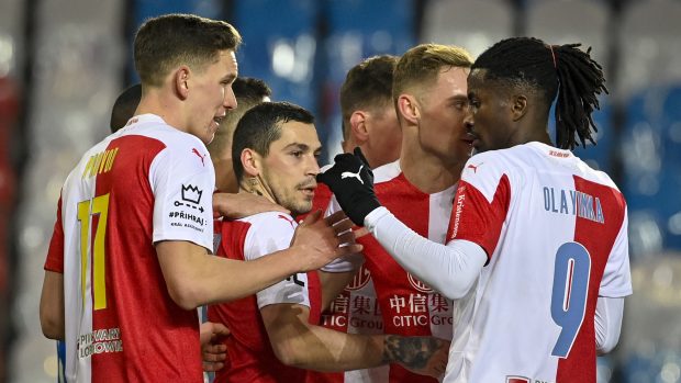 Fotbalisté Slavie slaví gól