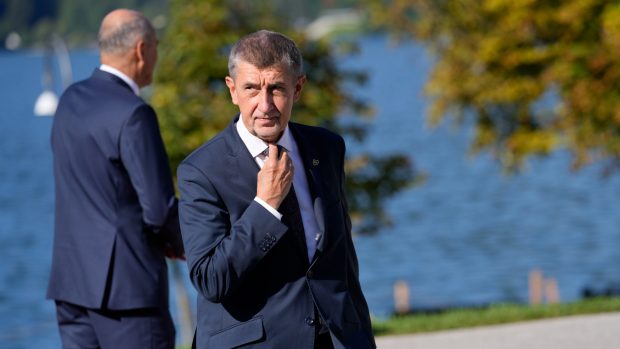 Premiér Andrej Babiš u jezera Bled