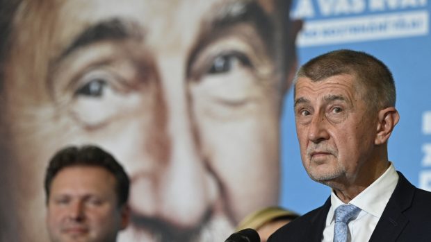 Premiér Andrej Babiš (ANO) předstoupil před novináře krátce před 20. hodinou večer