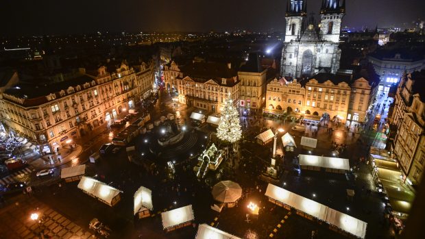 Nejen Praha letos přišla o vánoční trhy a slavnostní rozsvěcení vánočního stromu