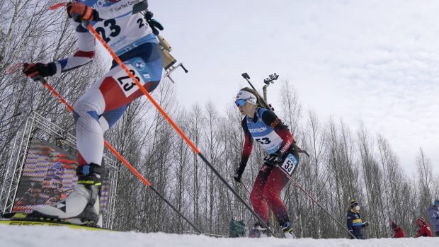 Jessica Jislová a Karoline Offigstad Knottenová během závodu Světového poháru v Otepää.