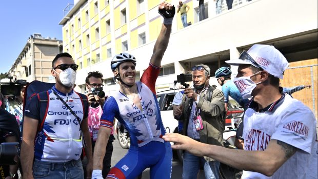 Arnaud Démare slaví vítězství v páté etapě Giro d&#039;Italia