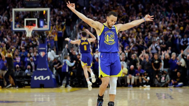 Stephen Curry se raduje