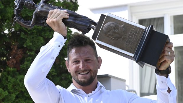 Lukáš Krpálek s cenou Stanislava Gutha-Jarkovského