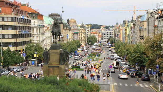 Václavské náměstí, pohled od Národního muzea (foto z roku 2011)