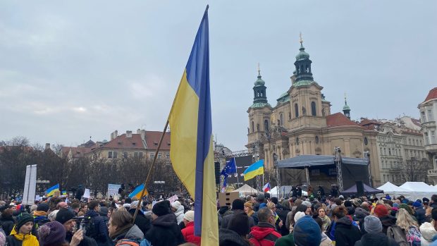 Demonstrace na Staroměstském náměstí na podporu Ukrajiny