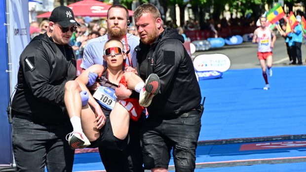 Yann Havlena v cíli Pražského maratonu